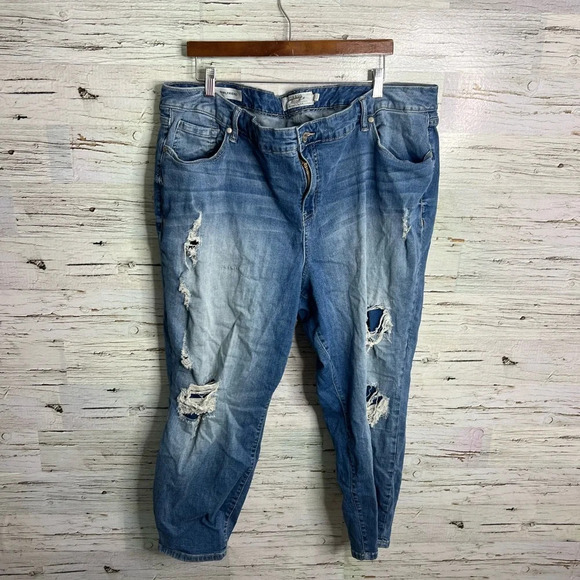 TORRID Girlfriend  Distressed hem Cropped  denim jeans Size 26R - Picture 1 of 8